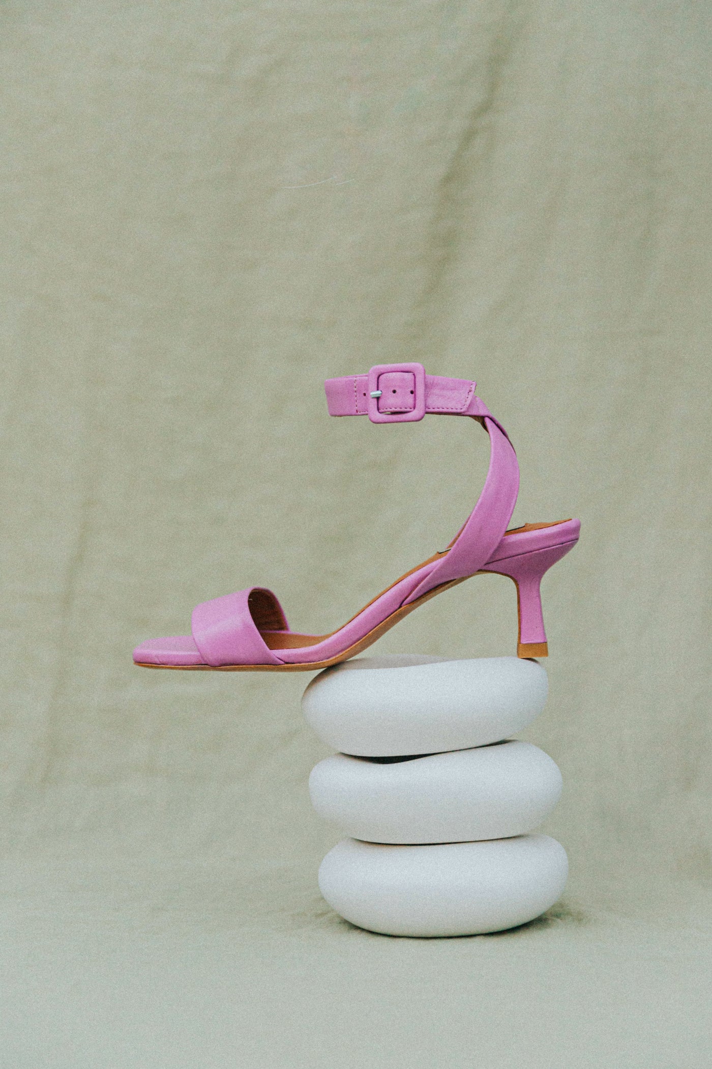 Sandálias kitten heel em pele - Image 15