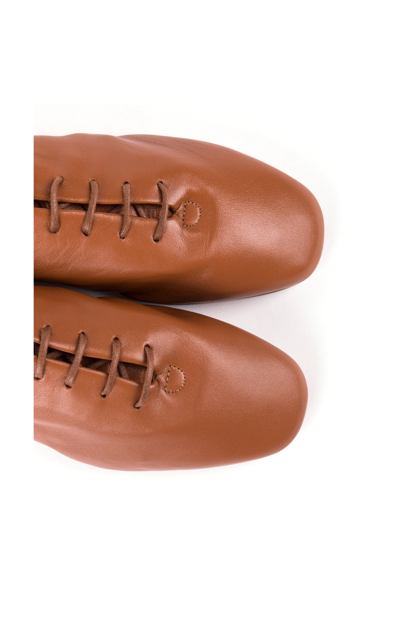Sapatos rasos com atacadores em pele - Image 10