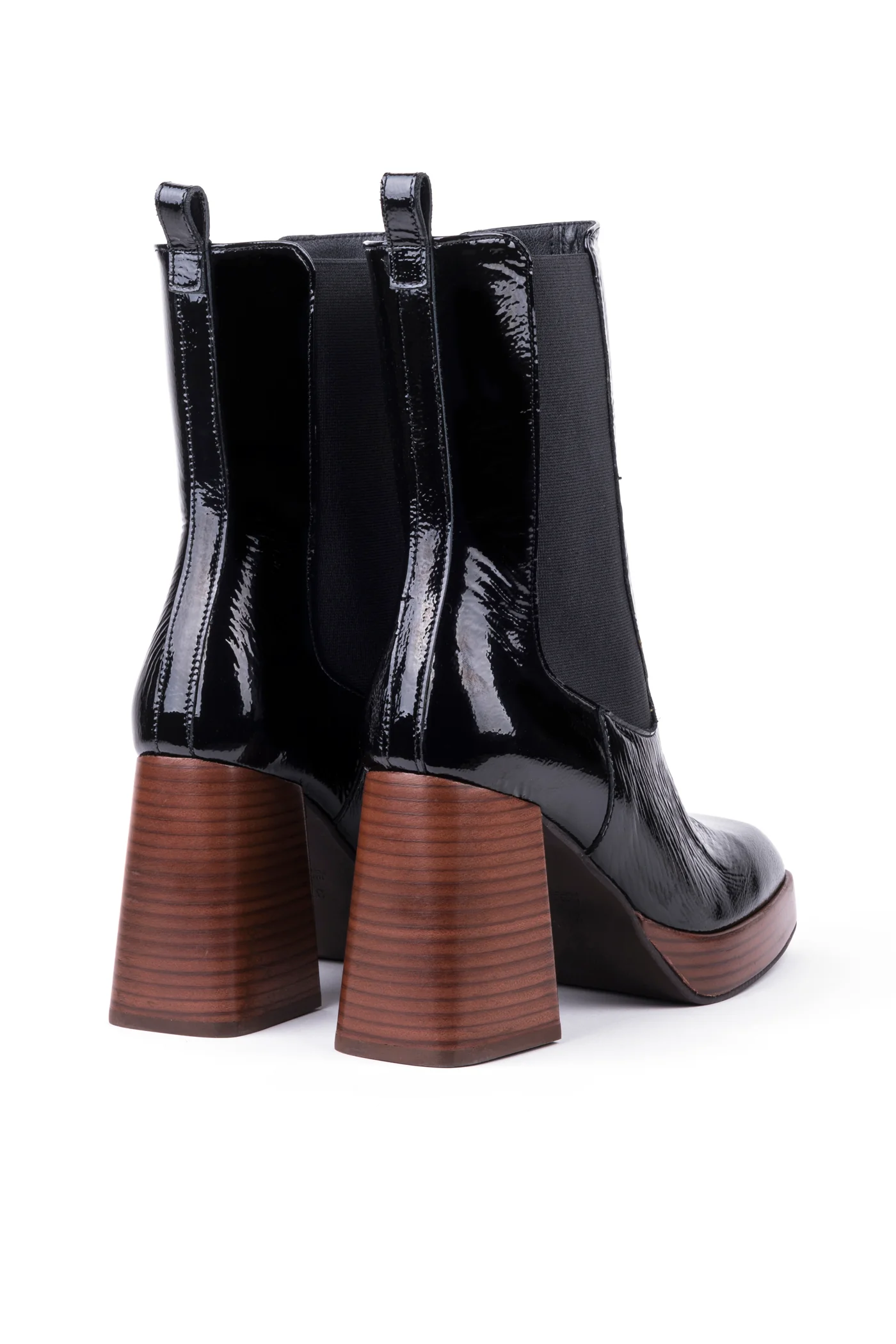 Botins chelsea de salto alto compensado em verniz - Image 4