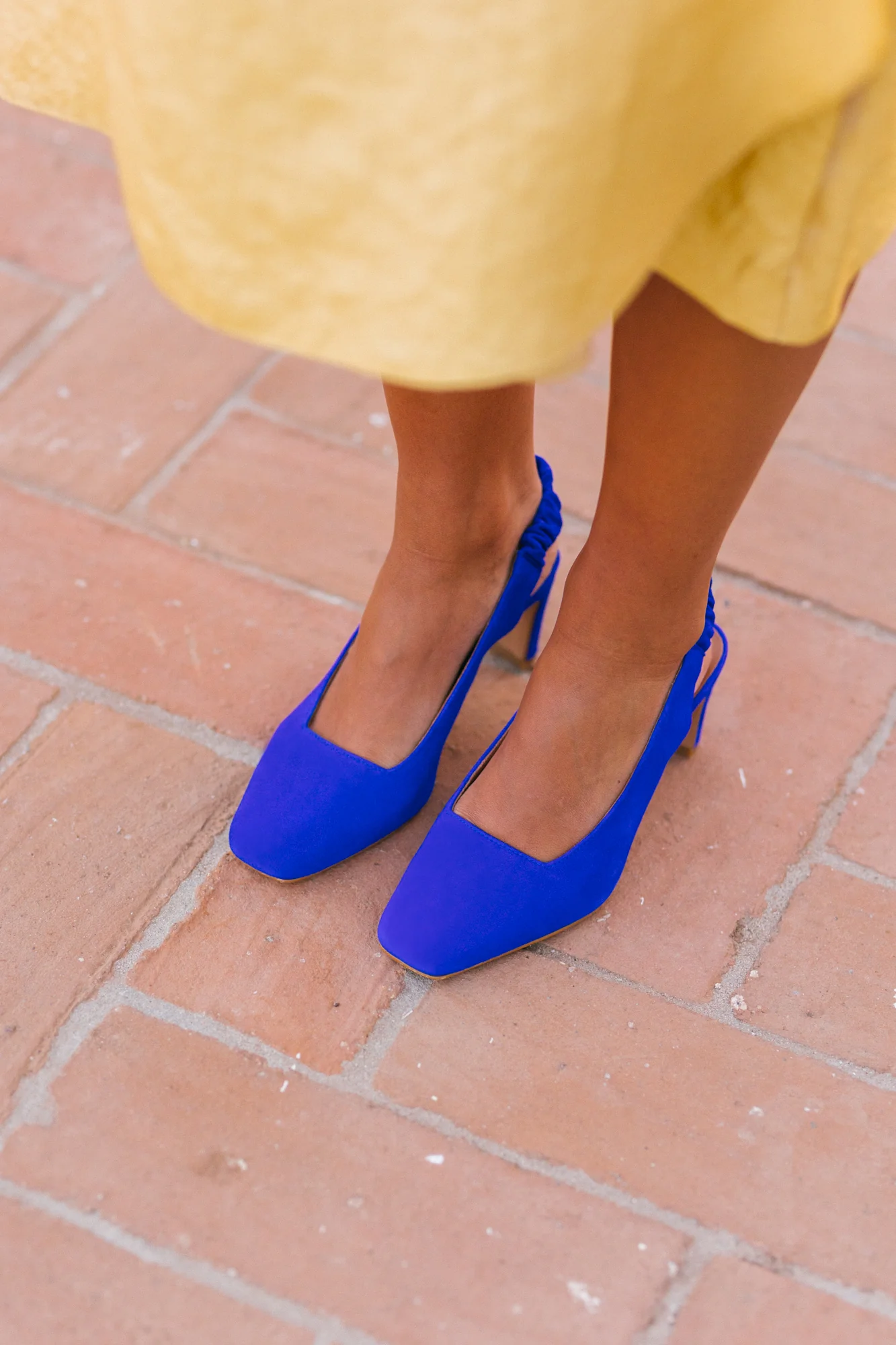 Slingbacks em camurça com elástico