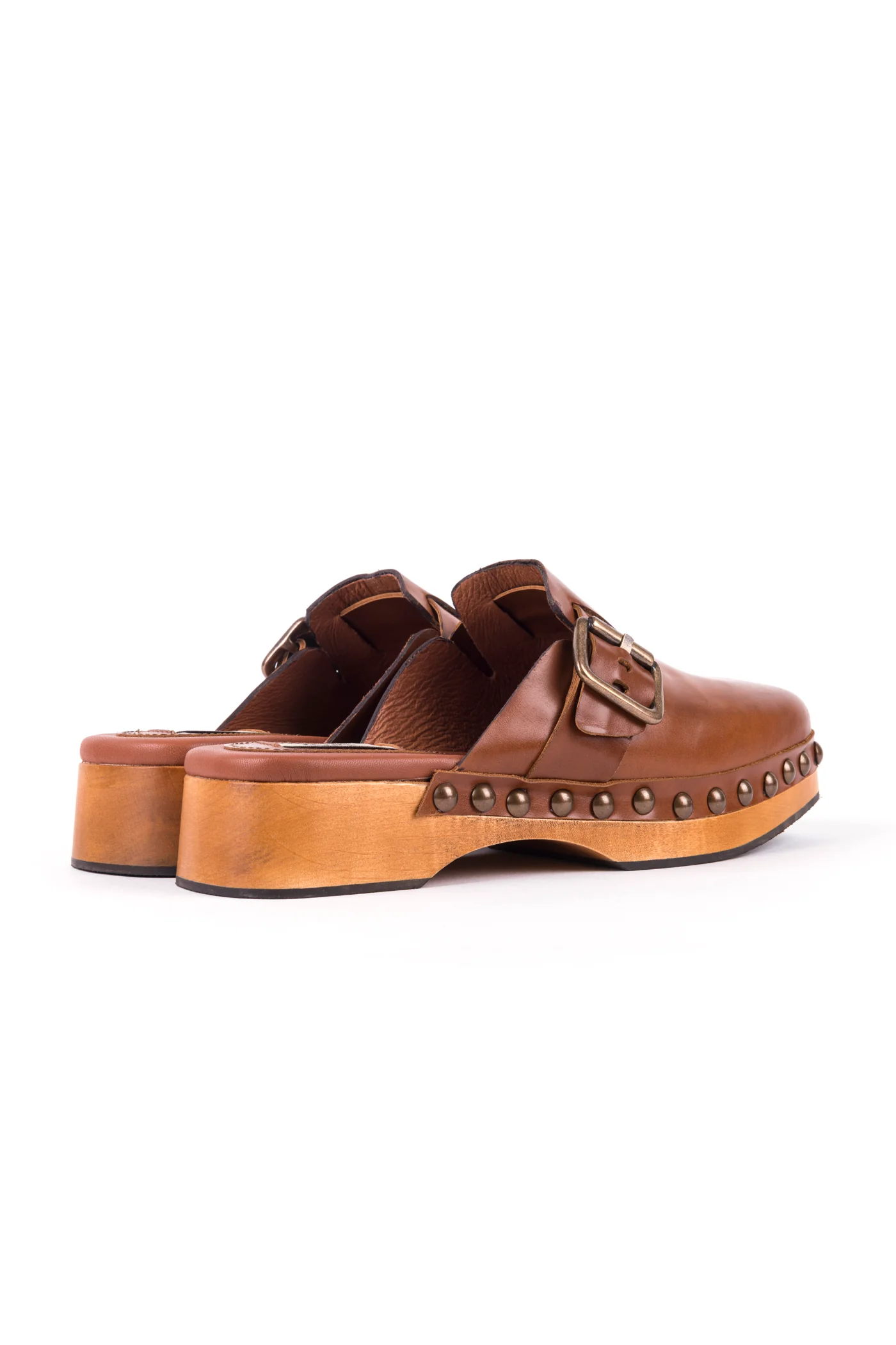 Socas em pele com tachas - Image 11