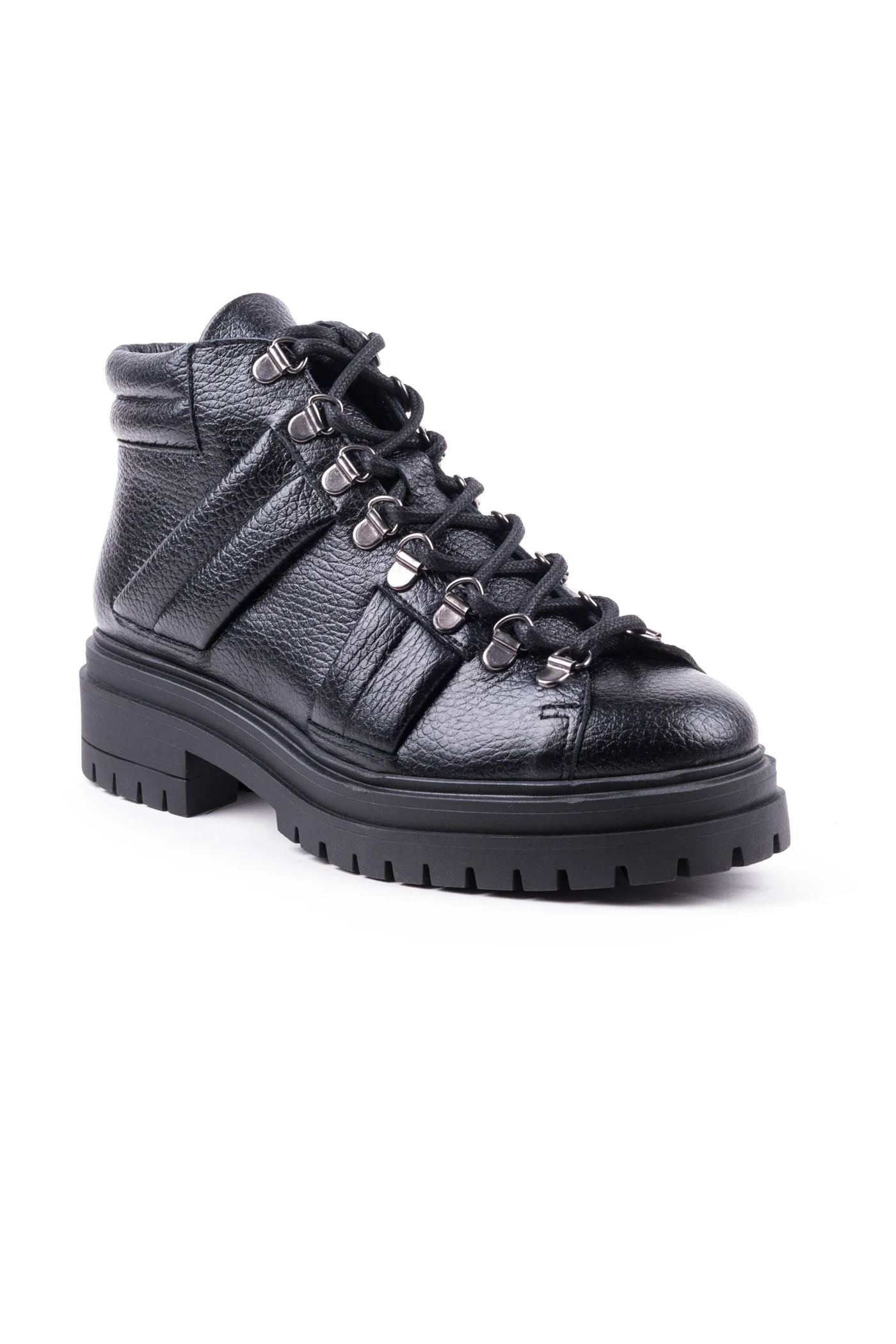 Botins de montanha em pele