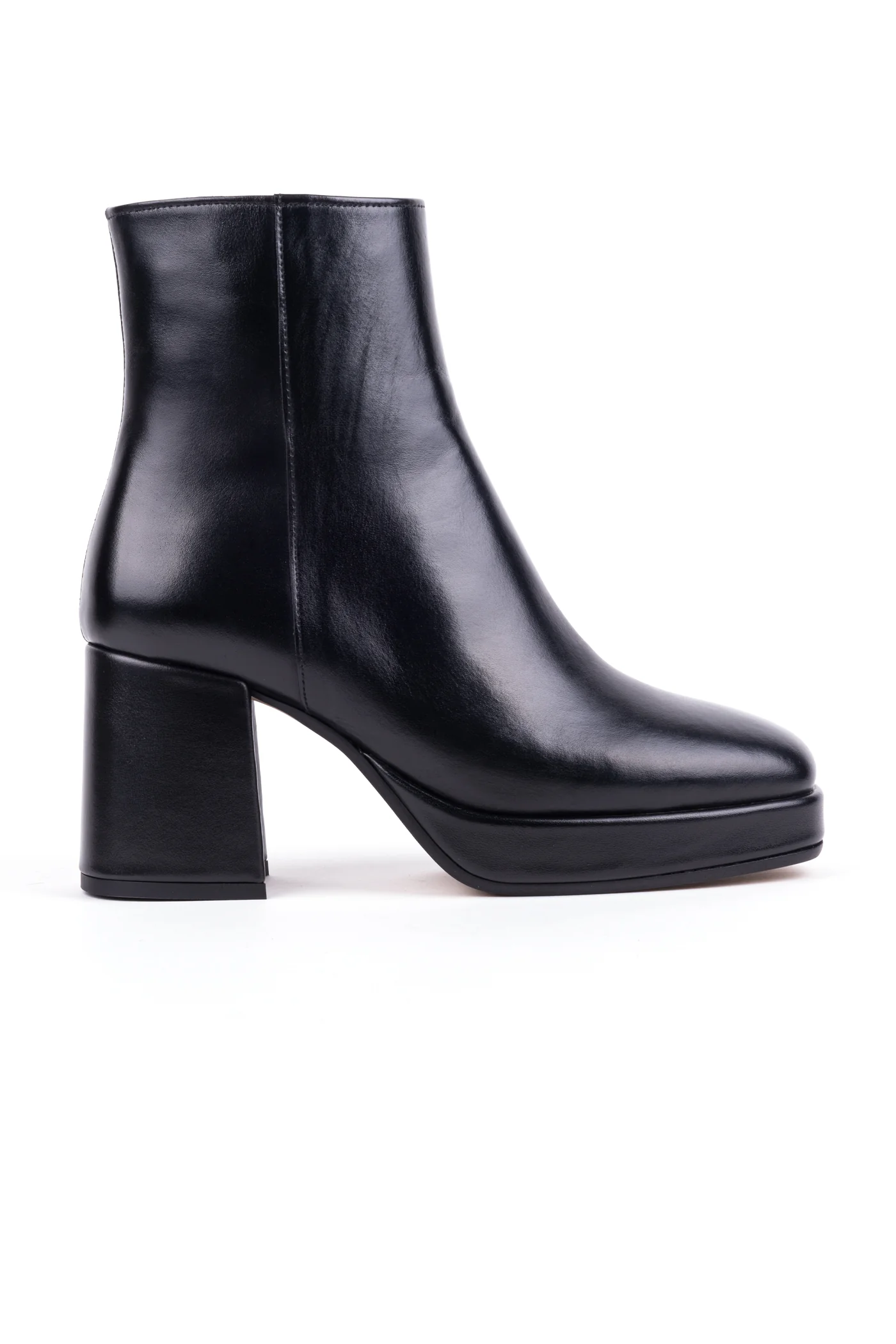 Botas em pele de salto alto