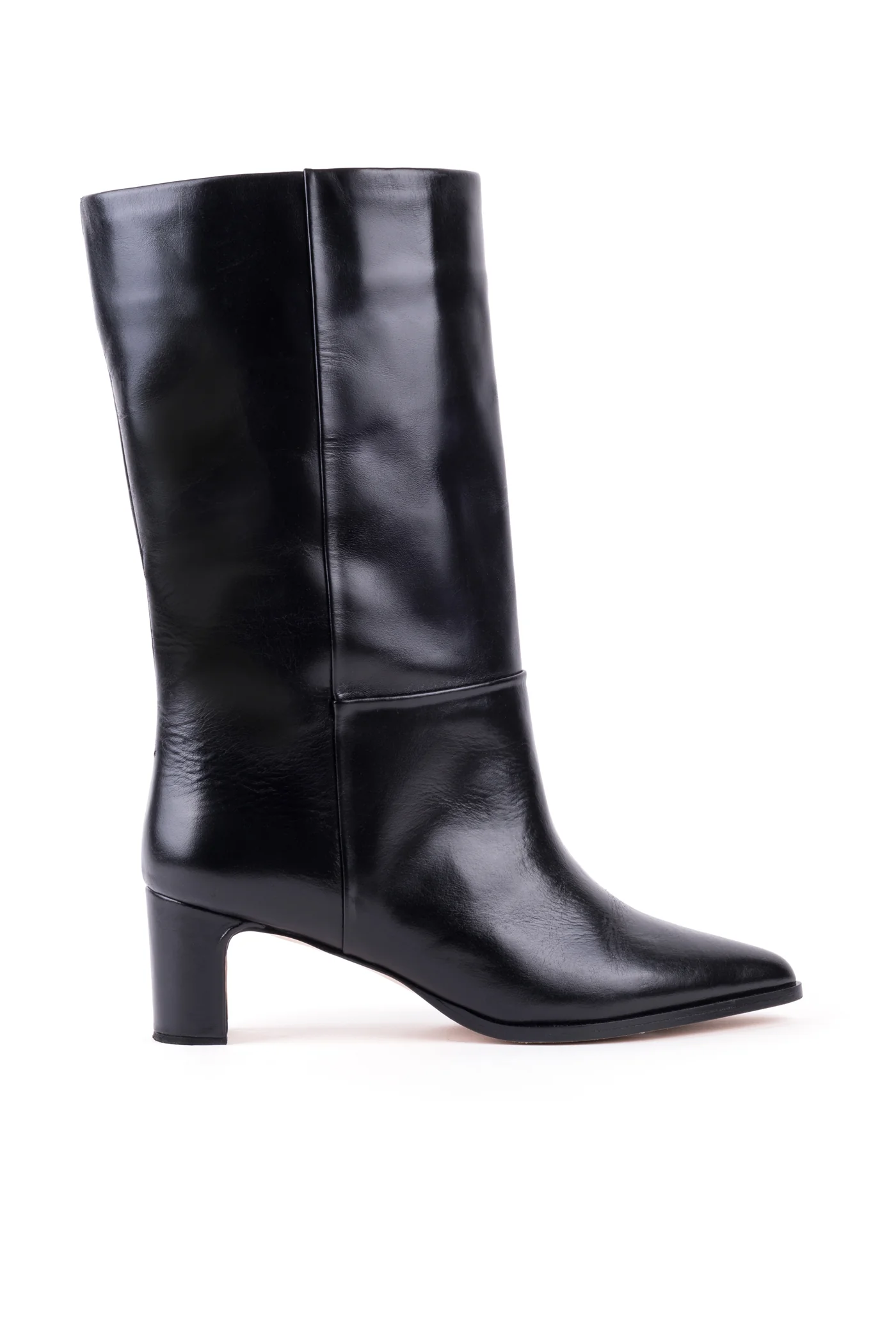 Botas cano alto em pele