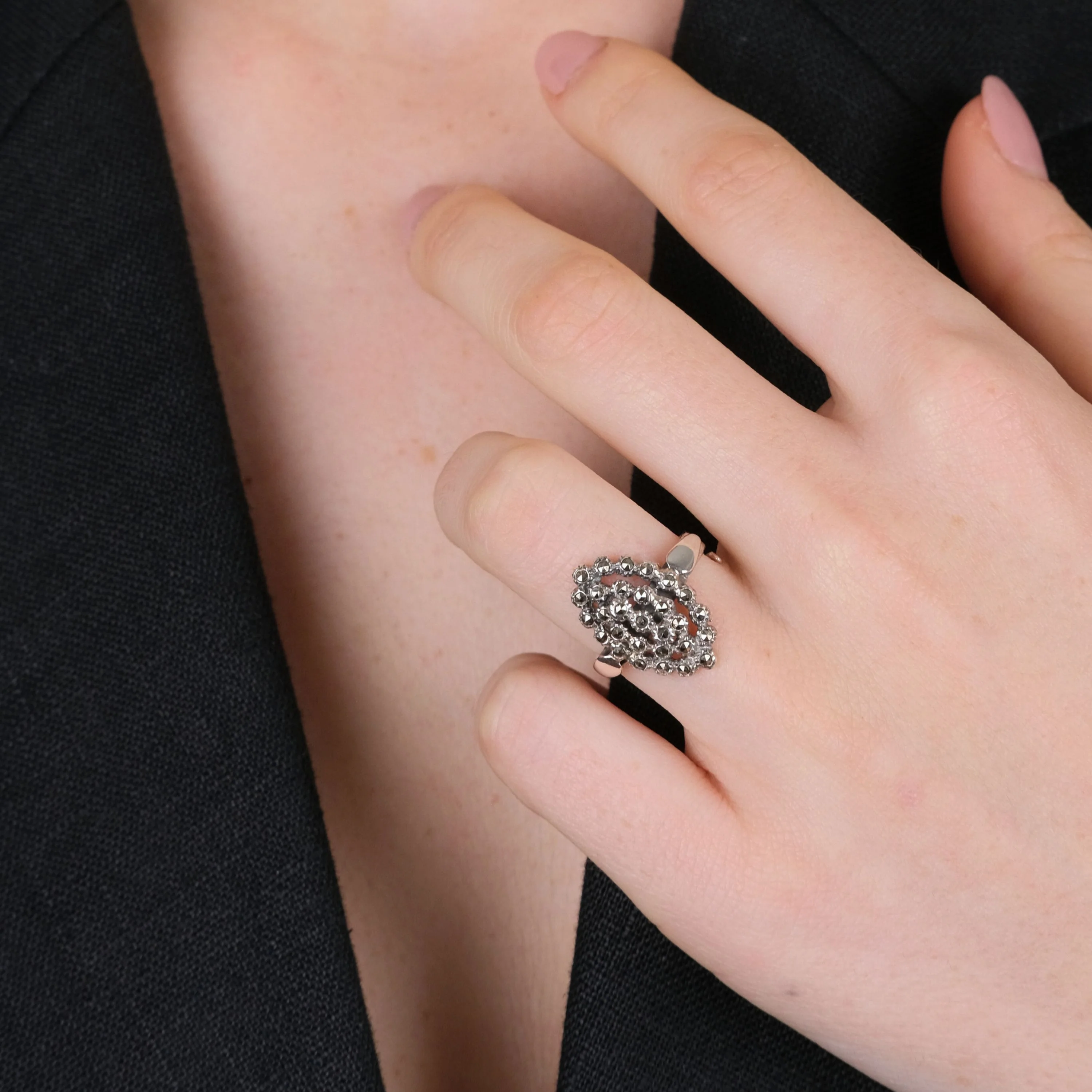 Anel Pinha Oval com marcassites em - Image 2