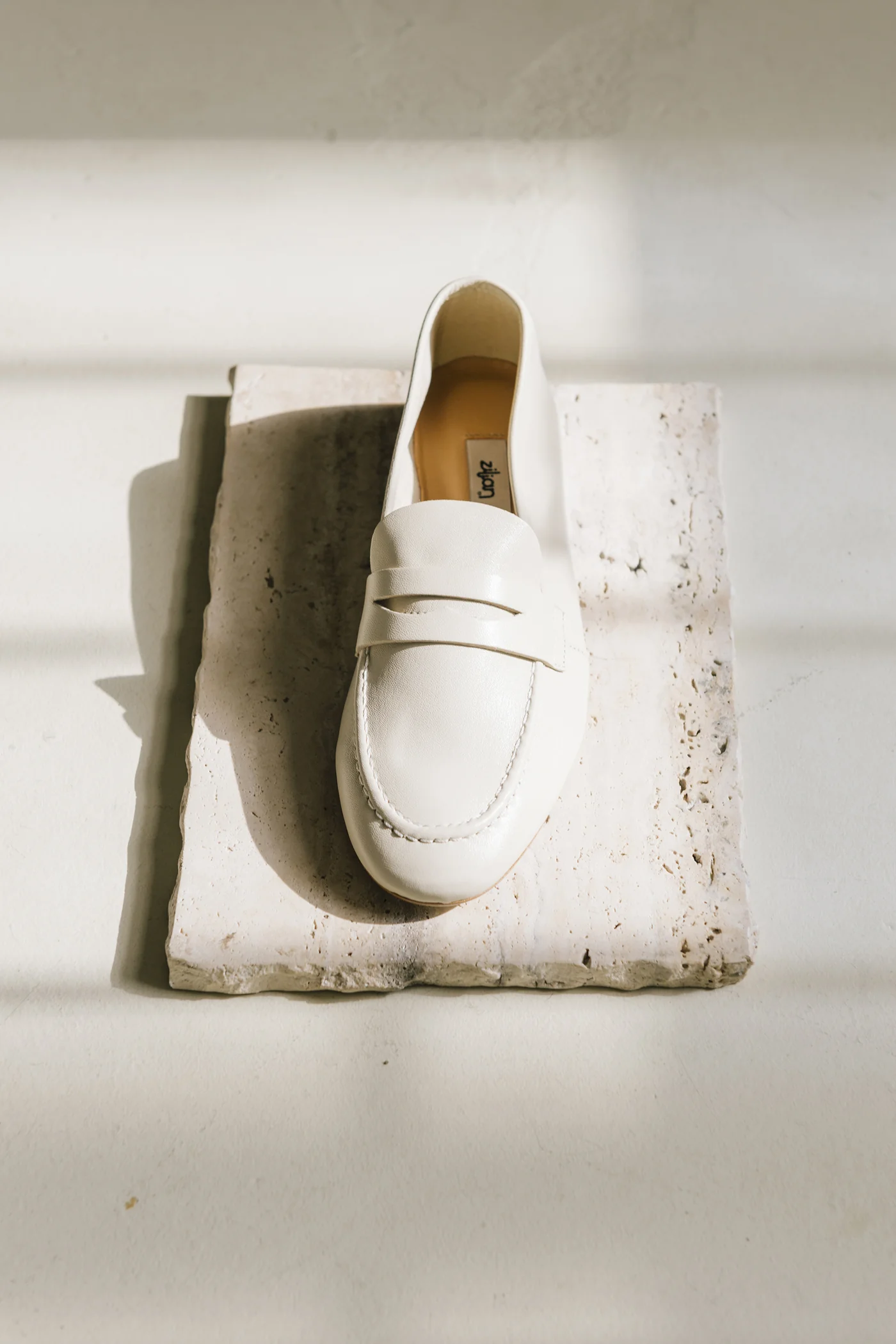 Loafers rasos em pele