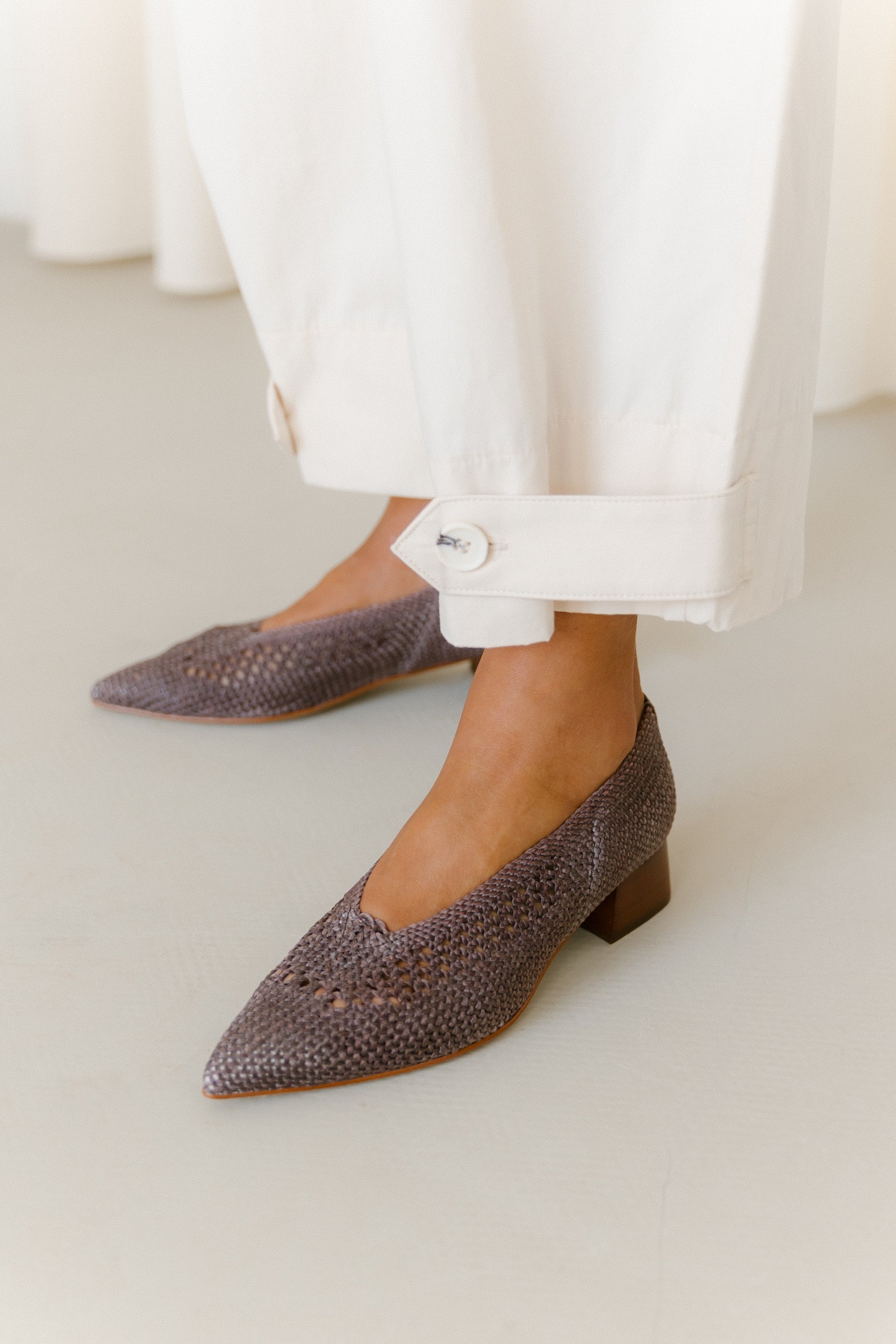 Sapatos de salto médio em ráfia - Image 2